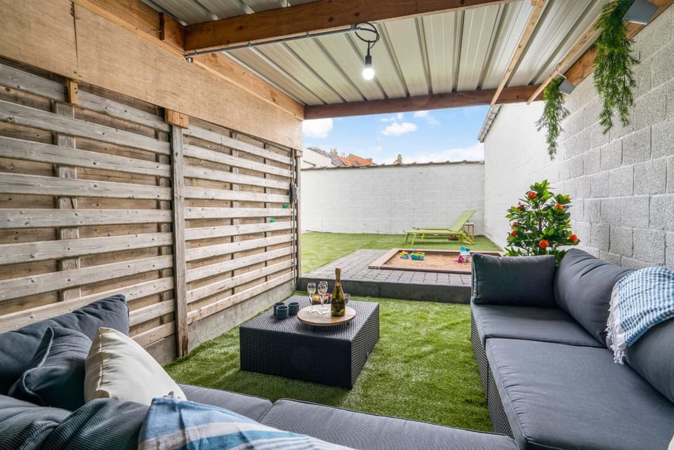 Garden, Seating area, Garden view
