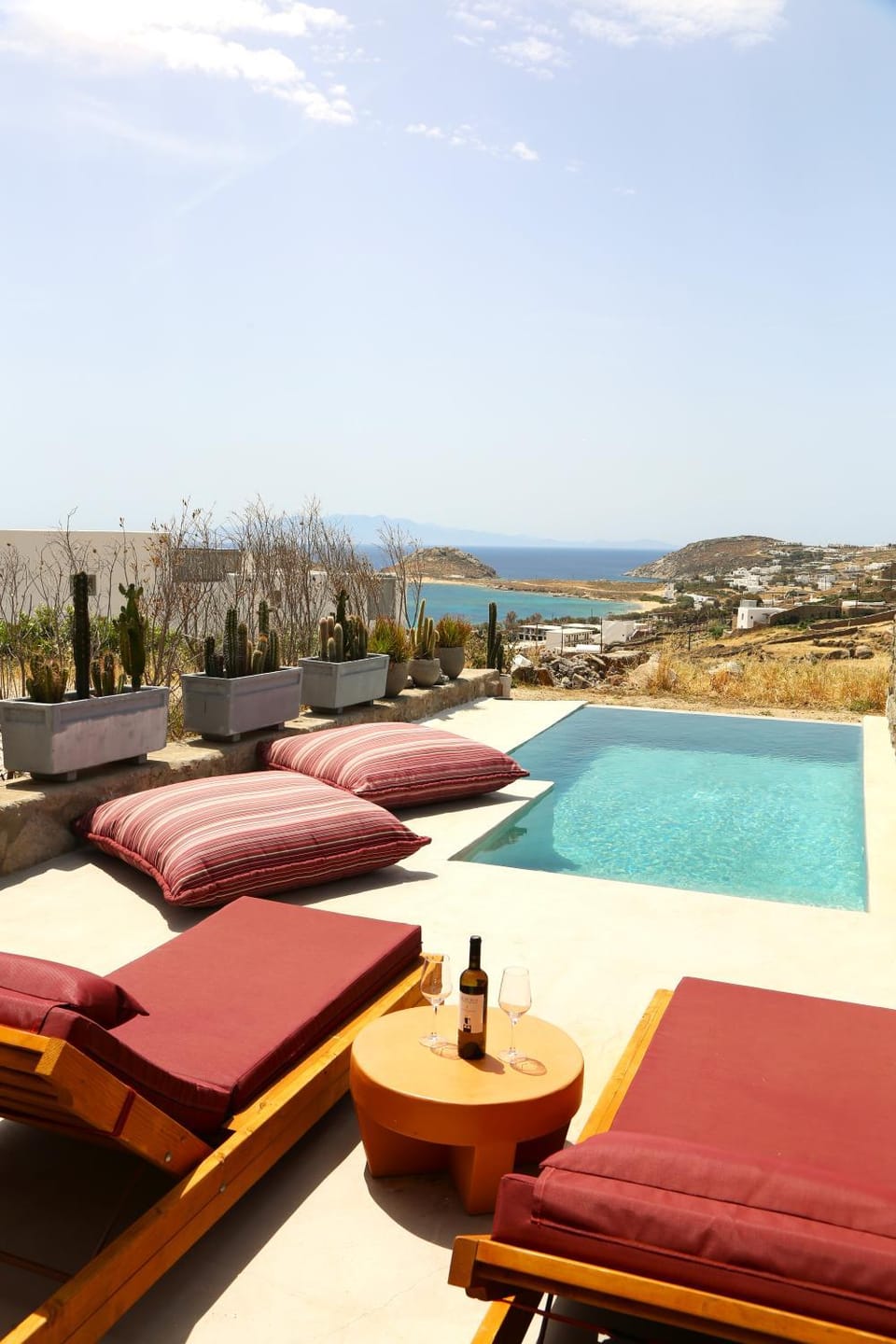 Patio, View (from property/room), Swimming pool, sunbed