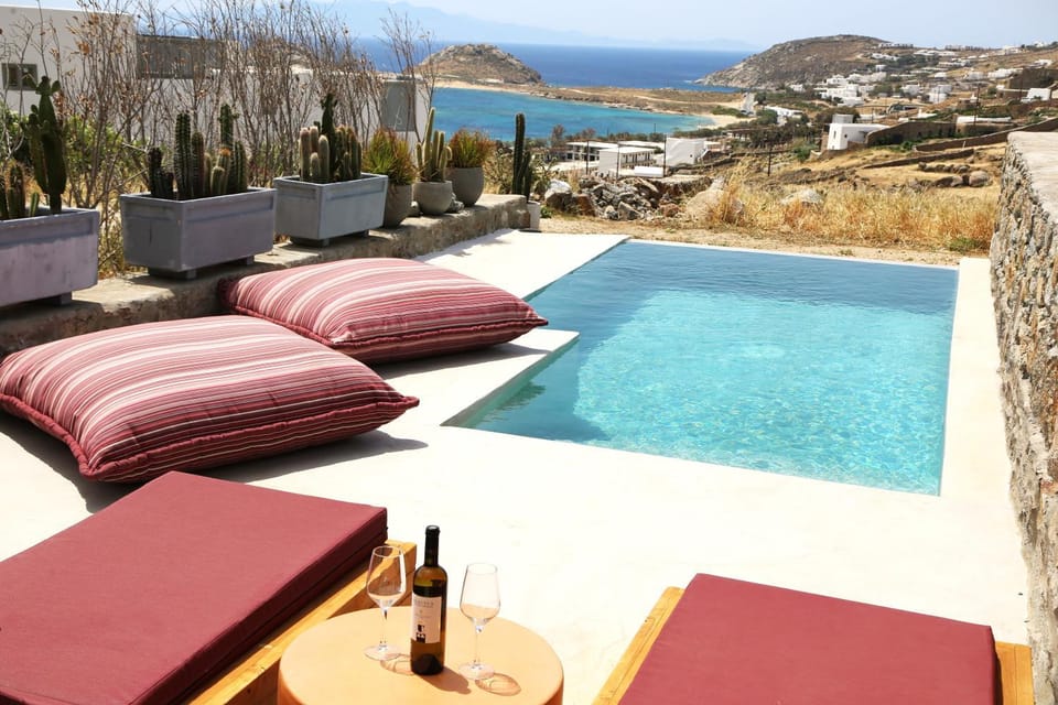 Patio, Swimming pool, sunbed