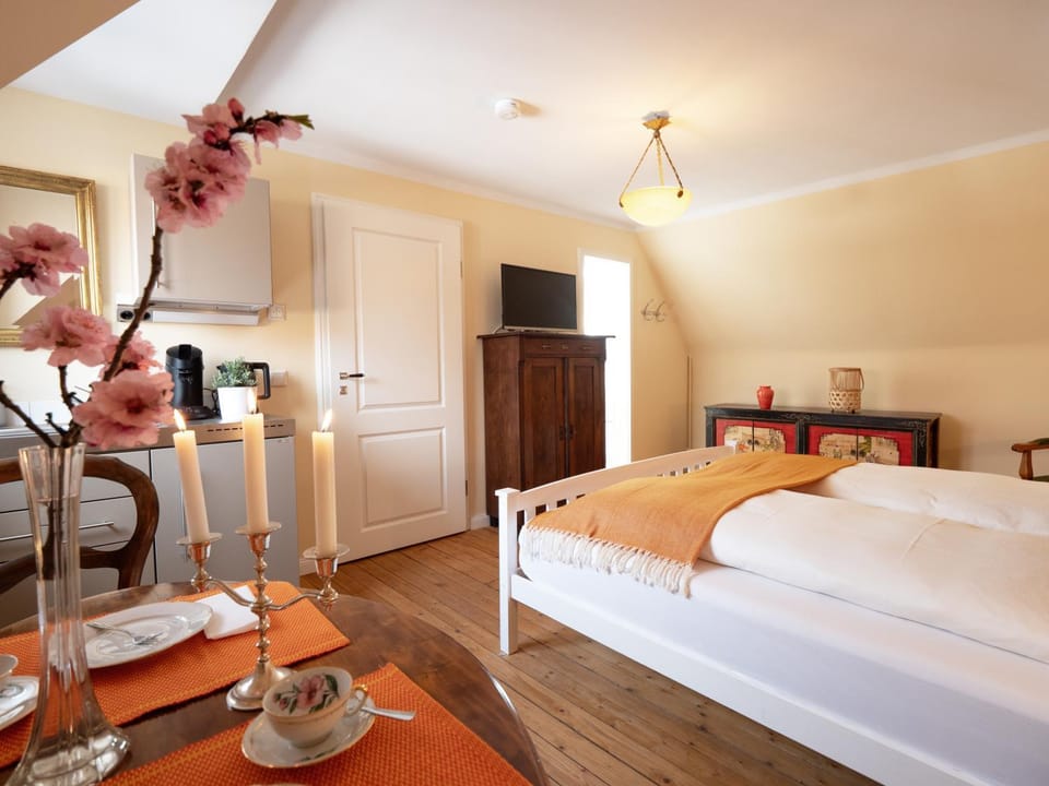 Kitchen or kitchenette, Living room, Bedroom, kitchen