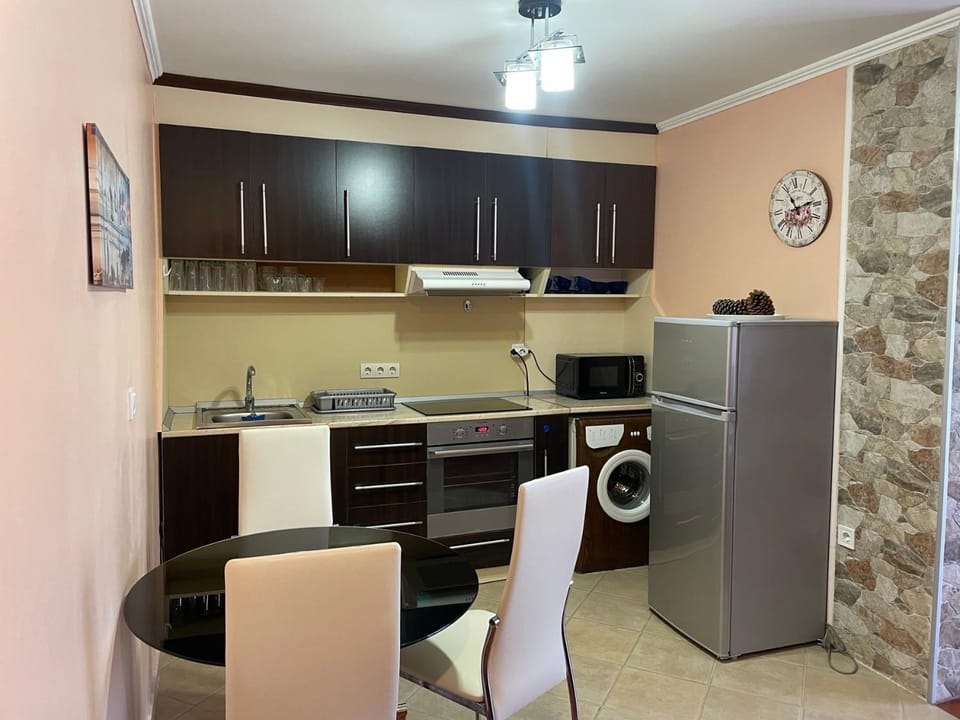 Kitchen or kitchenette, washing machine