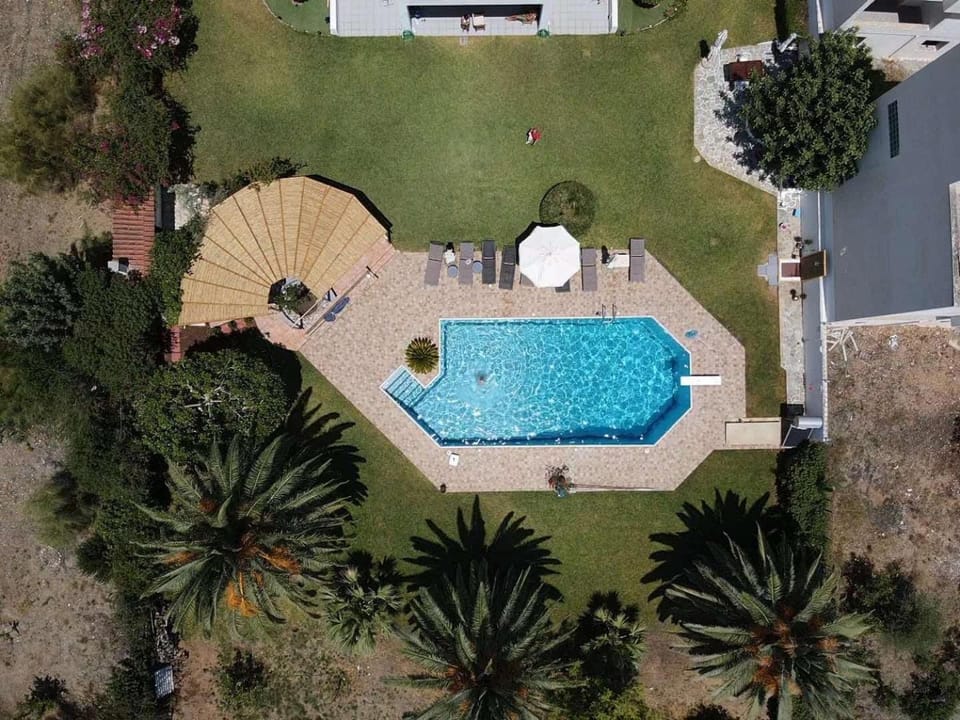 Kinetious Nisous Stylish Apt, Pool, near the Beach House in Decentralized Administration of Attica