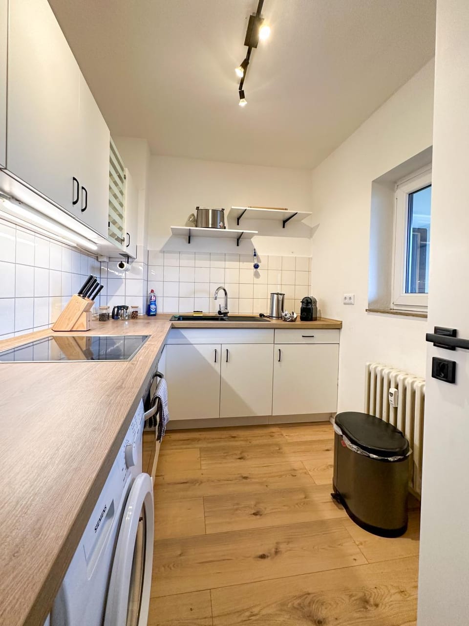 Coffee/tea facilities, Kitchen or kitchenette, dishwasher, stove, toaster, washing machine, kitchen