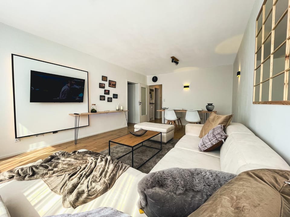 TV and multimedia, Living room, Photo of the whole room, Seating area