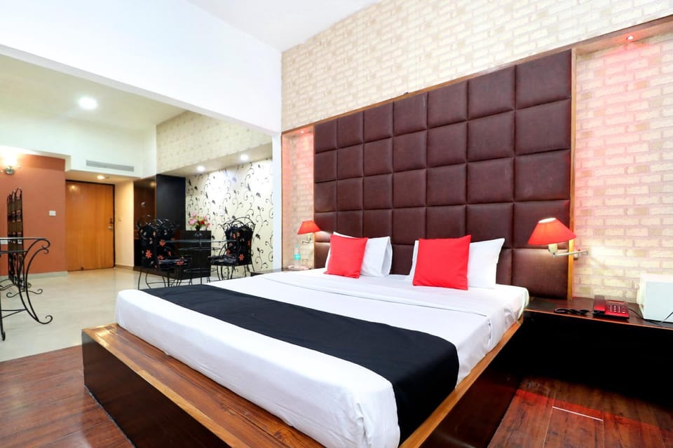 Bed, Living room, Photo of the whole room, Bedroom