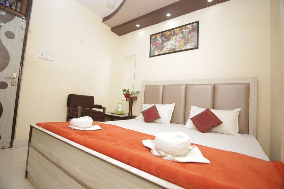 Toilet, Bed, TV and multimedia, Photo of the whole room, air conditioner