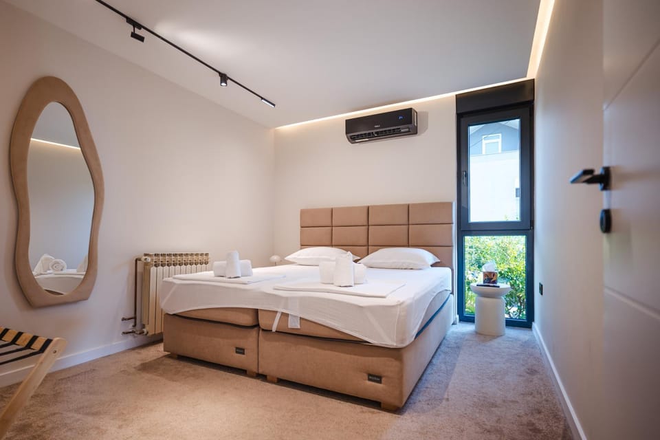 Bed, Bedroom, air conditioner