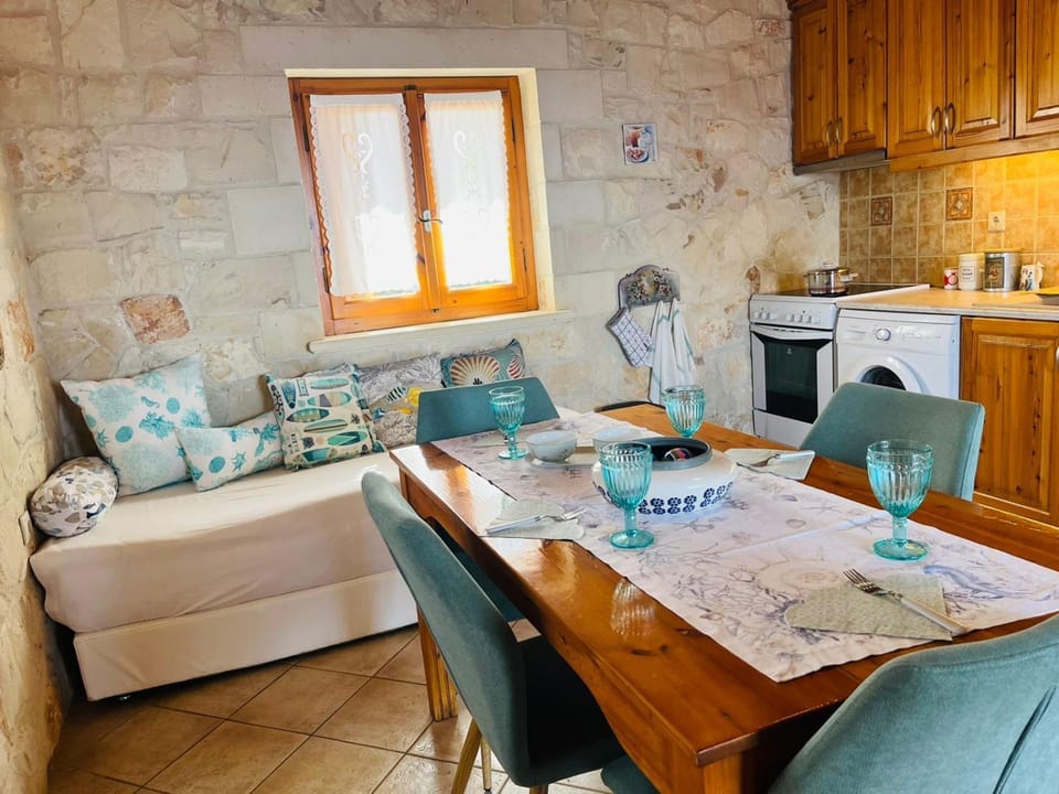 Kitchen or kitchenette, Seating area