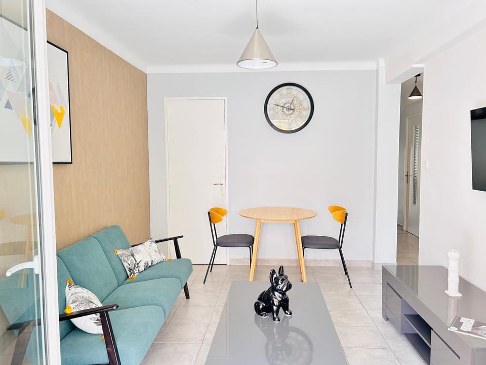 2 bedroom luxury flat with Balcony Cannes Center Apartment in Cannes