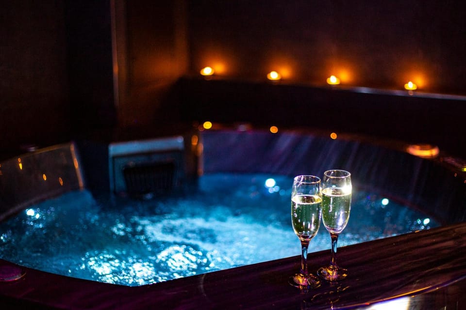 Hot Tub, Swimming pool