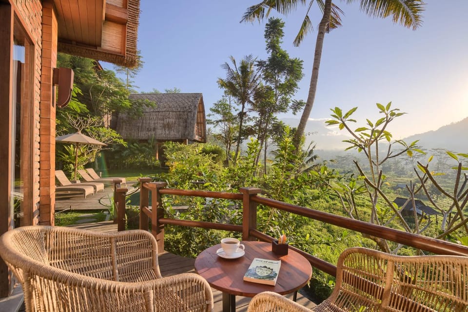 View (from property/room), Balcony/Terrace, Garden view, Landmark view, Mountain view, Pool view