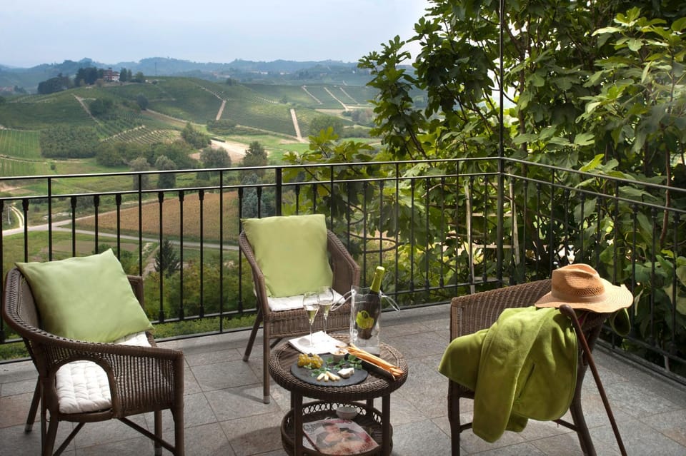 Spring, Day, Winter, Summer, View (from property/room), Balcony/Terrace, Other, Decorative detail, Autumn, On site, Garden view, Mountain view, Quiet street view