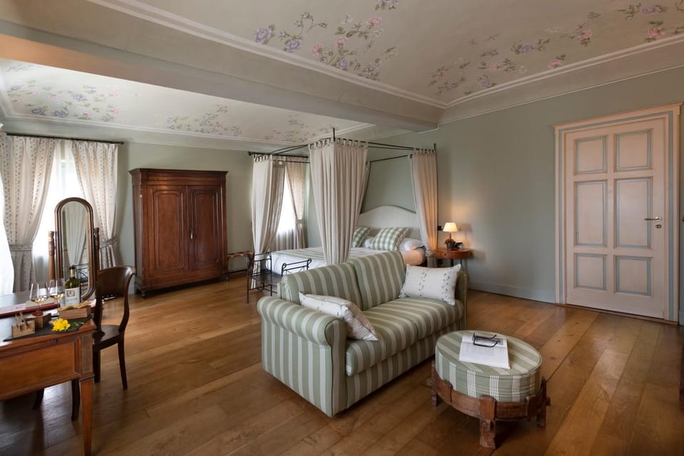 Seating area, Bedroom