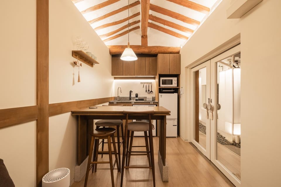 Dining area, kitchen