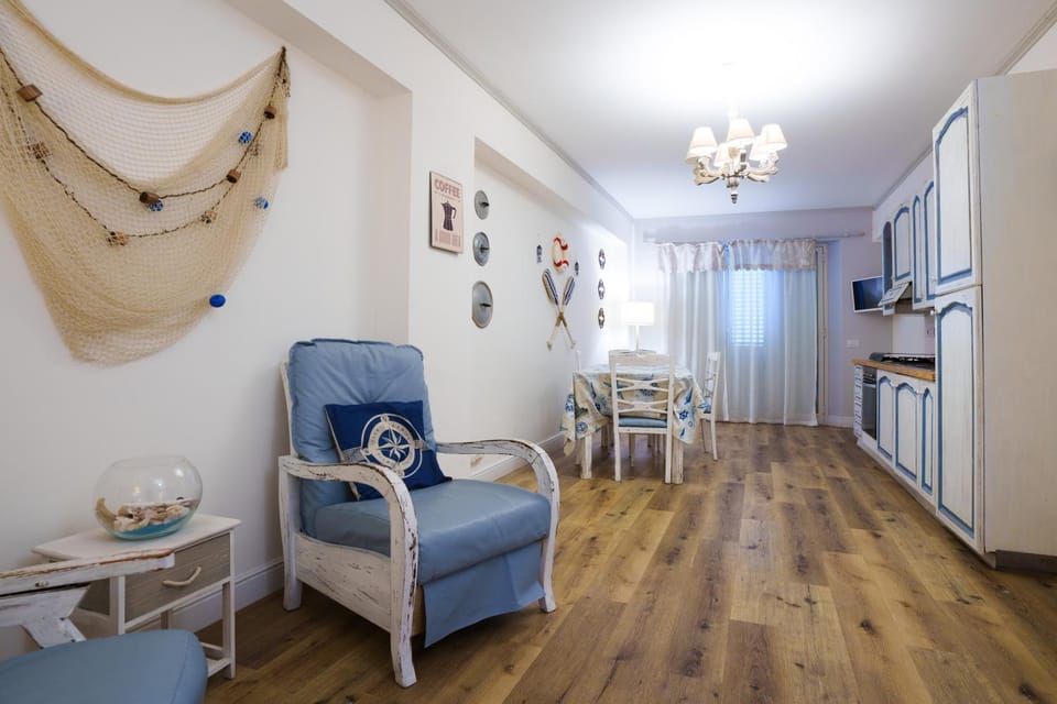 Living room, Seating area, kitchen