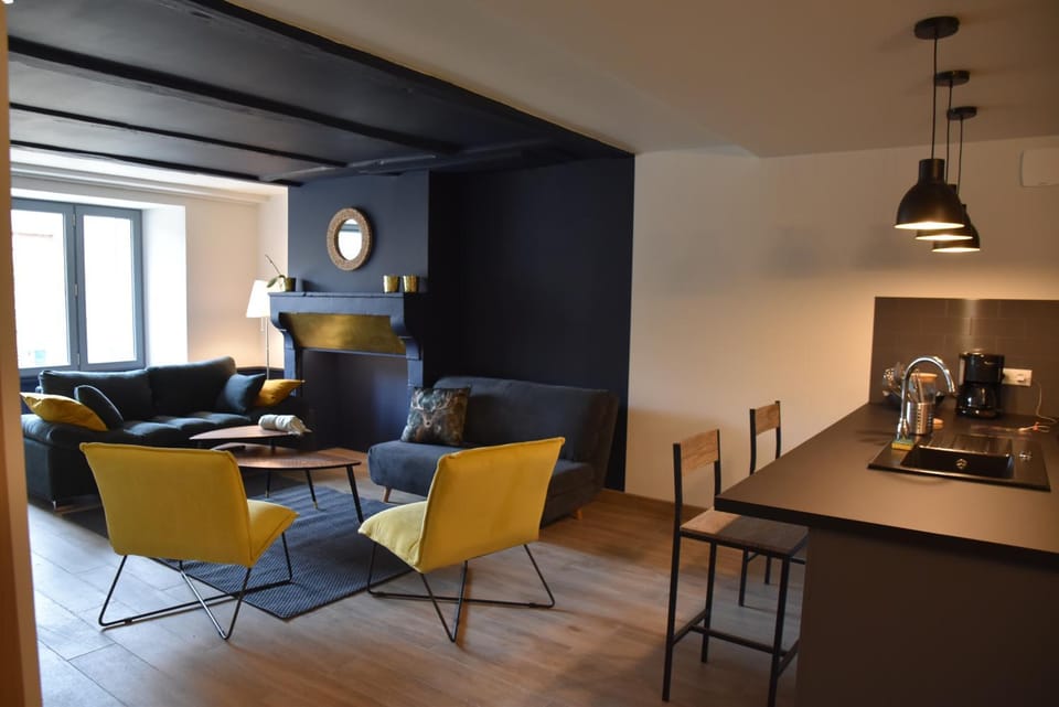 Living room, Lounge or bar, Seating area, Dining area