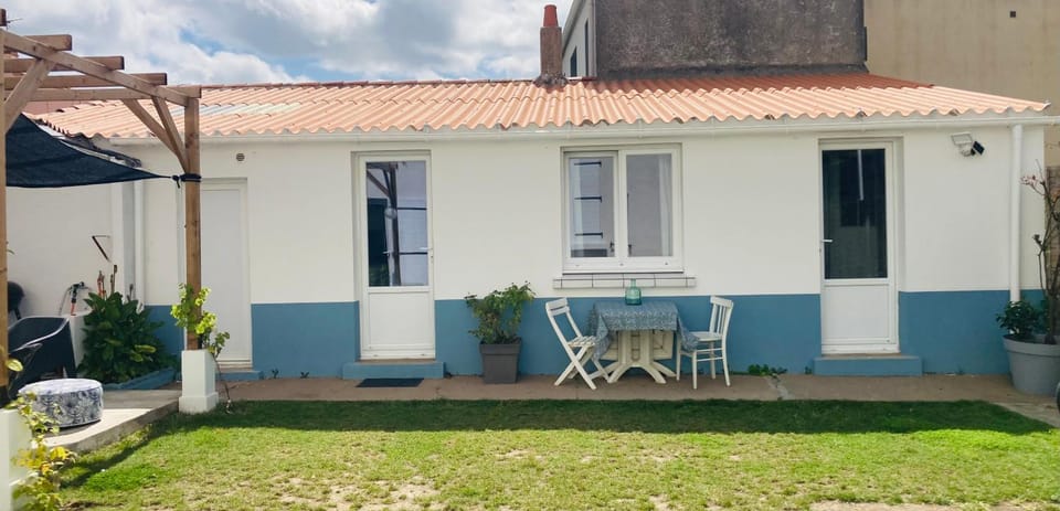 Patio, Facade/entrance, Garden