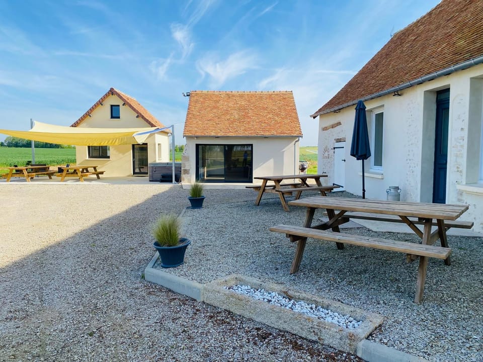 Gîte du Petit Tenu-17 couchages - proche gare et sortie autoroute House in Pays de la Loire