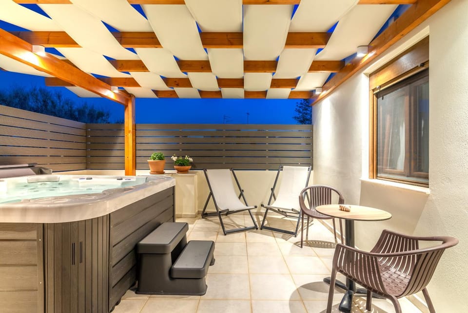 Patio, Hot Tub, Balcony/Terrace, Spa and wellness centre/facilities