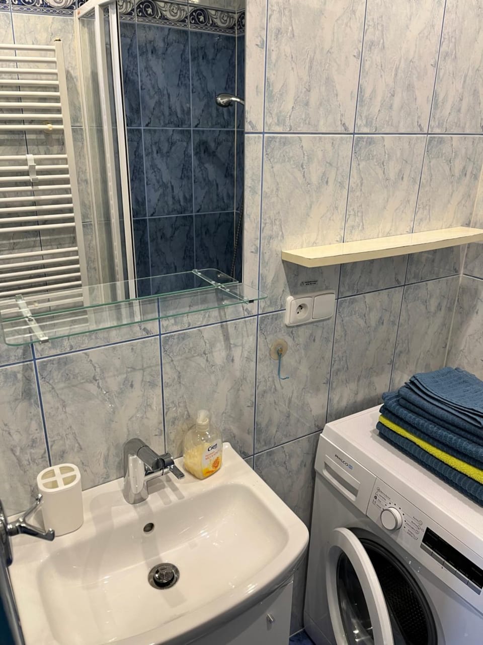 Bathroom, washing machine