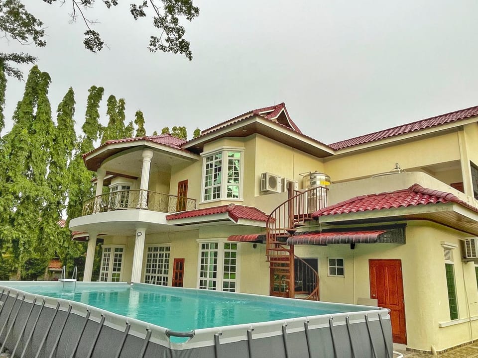 Property building, Swimming pool