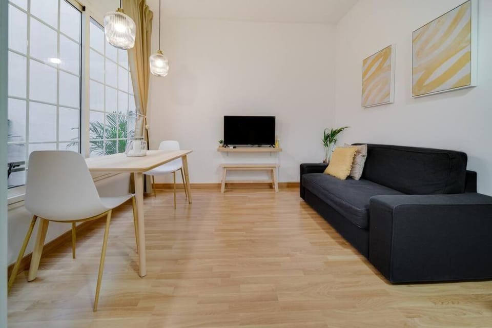 Encantador apartamento con patio Apartment in Malaga