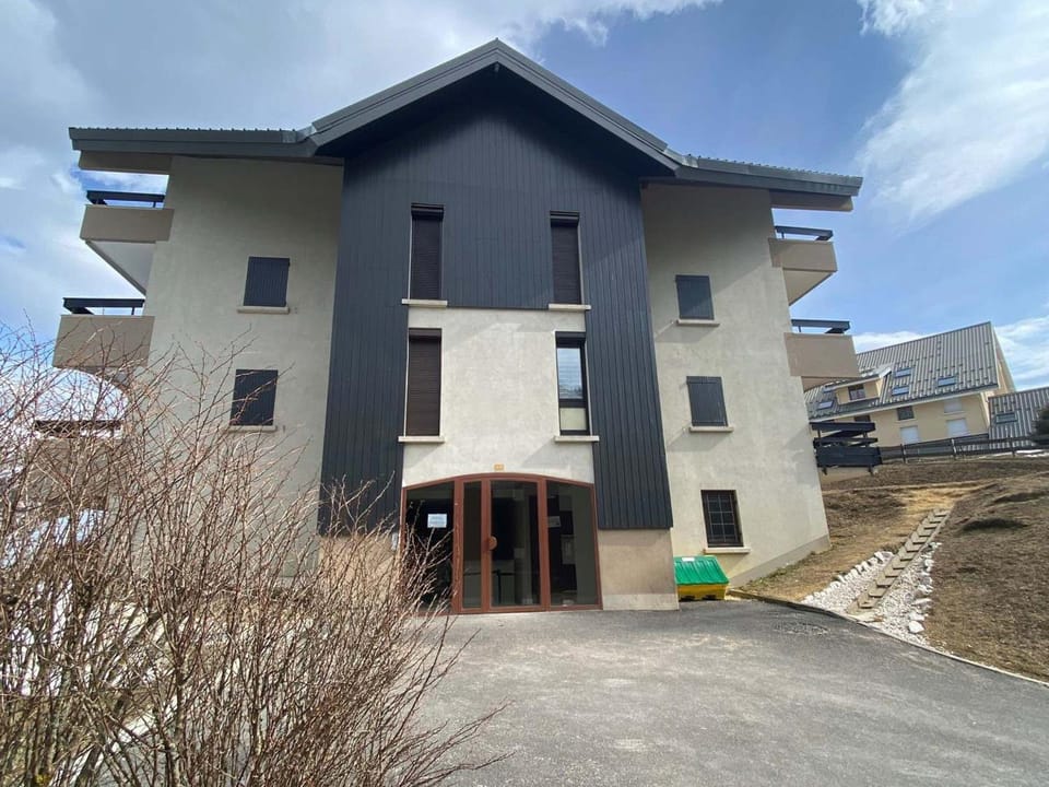 Duplex en Vercors, 6 pers, balcon sud, parking Apartment in Provence