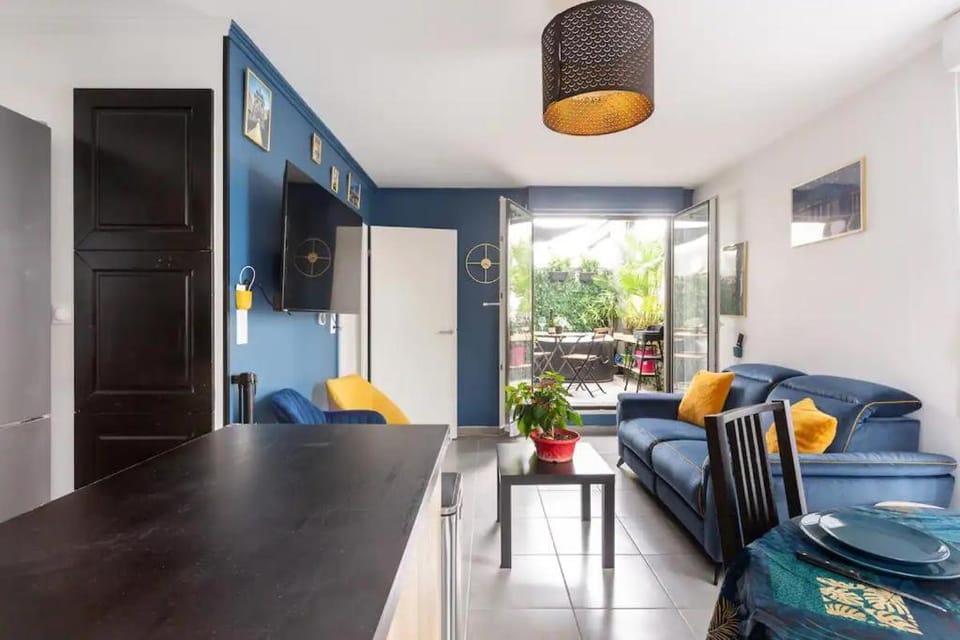 Appart avec 3 chambres au pied du TRAM avec internet ! Apartment in Nouvelle-Aquitaine