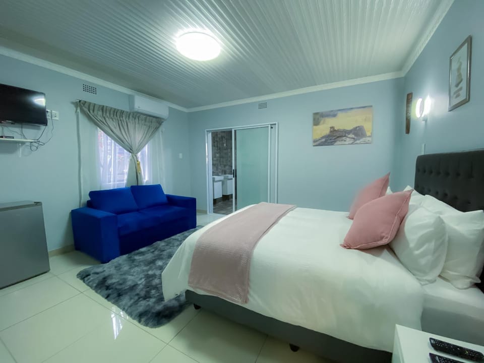 Bed, TV and multimedia, Photo of the whole room, Bedroom, air conditioner