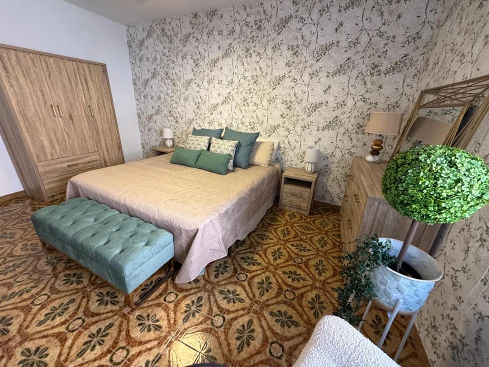 Bedroom, wardrobe