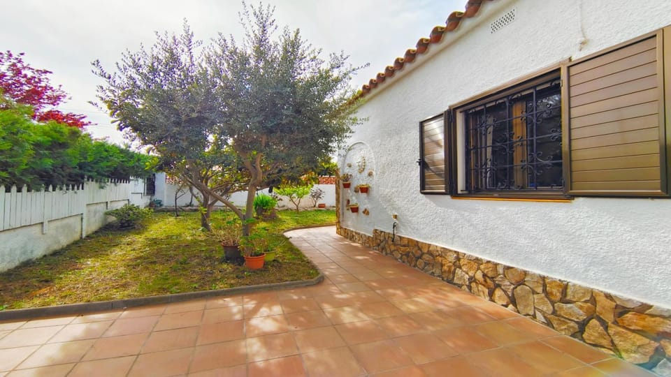 Patio, Facade/entrance, Garden