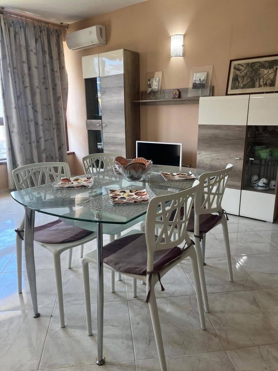 Living room, Dining area