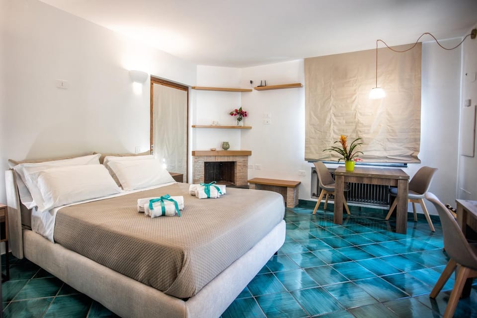 Bed, Living room, Photo of the whole room, Seating area, Dining area, Bedroom, towels