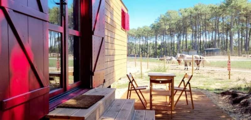 Roulottes cocooning au coeur des Landes Campground/ 
RV Resort in Nouvelle-Aquitaine