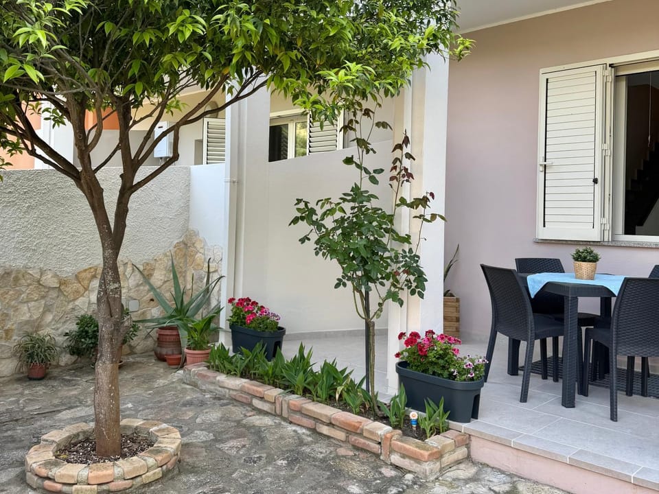 Patio, Garden view