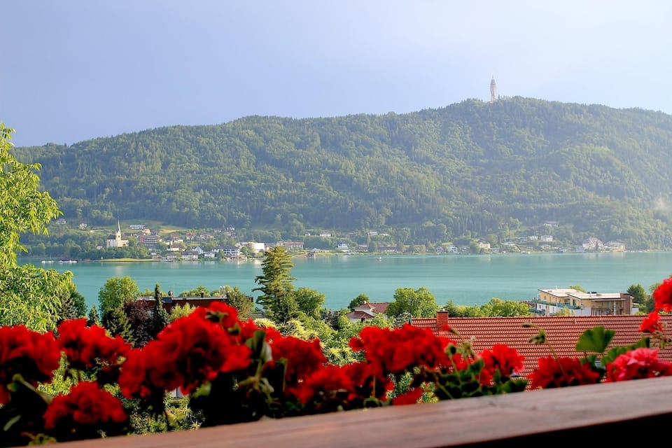 Balcony/Terrace, Lake view, Mountain view