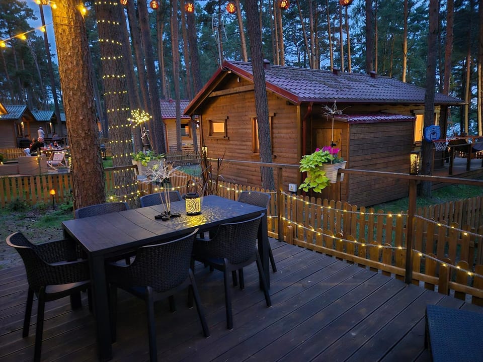 Property building, Patio, Spring, Day, Natural landscape, Garden, Garden view