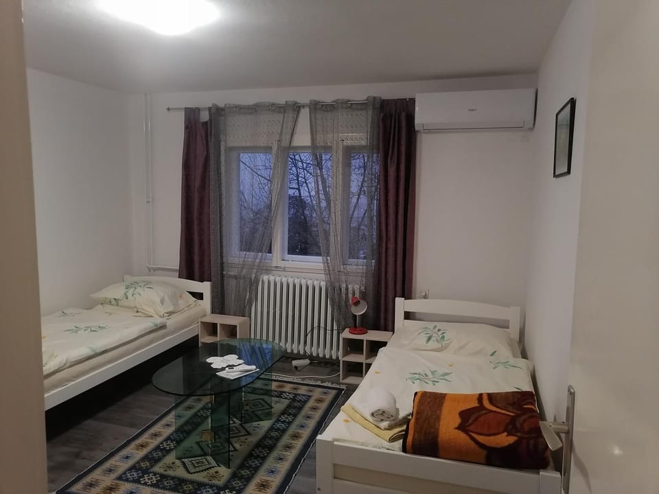 Bedroom, internet, towels, air conditioner