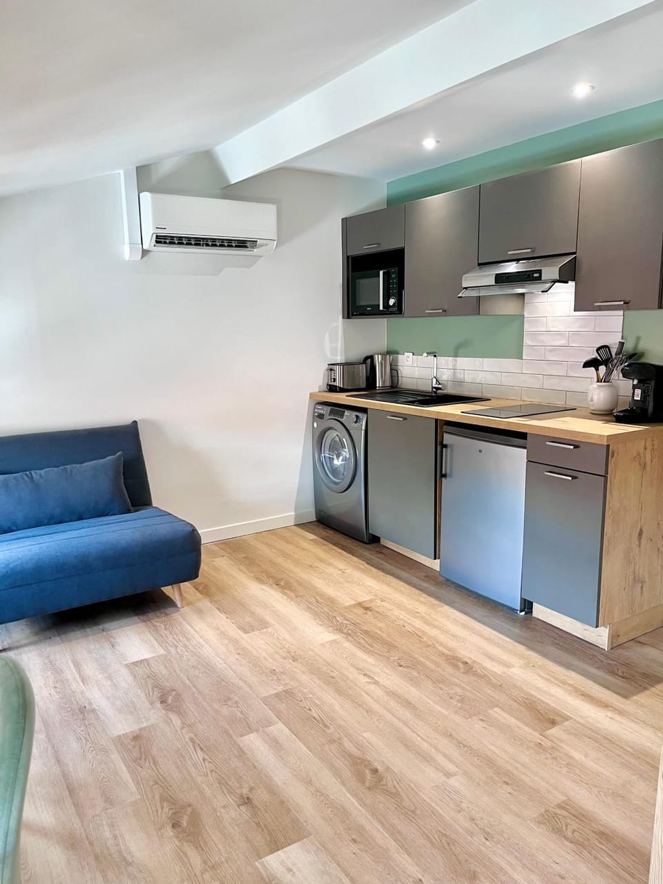 Kitchen or kitchenette