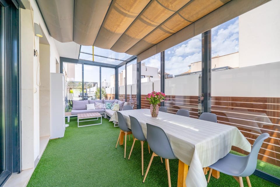 Property building, Balcony/Terrace, Living room