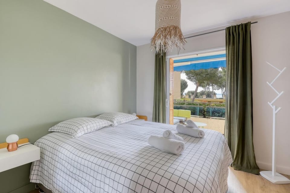Recent T3 in residence with swimming pool in La Favière Apartment in Le Lavandou