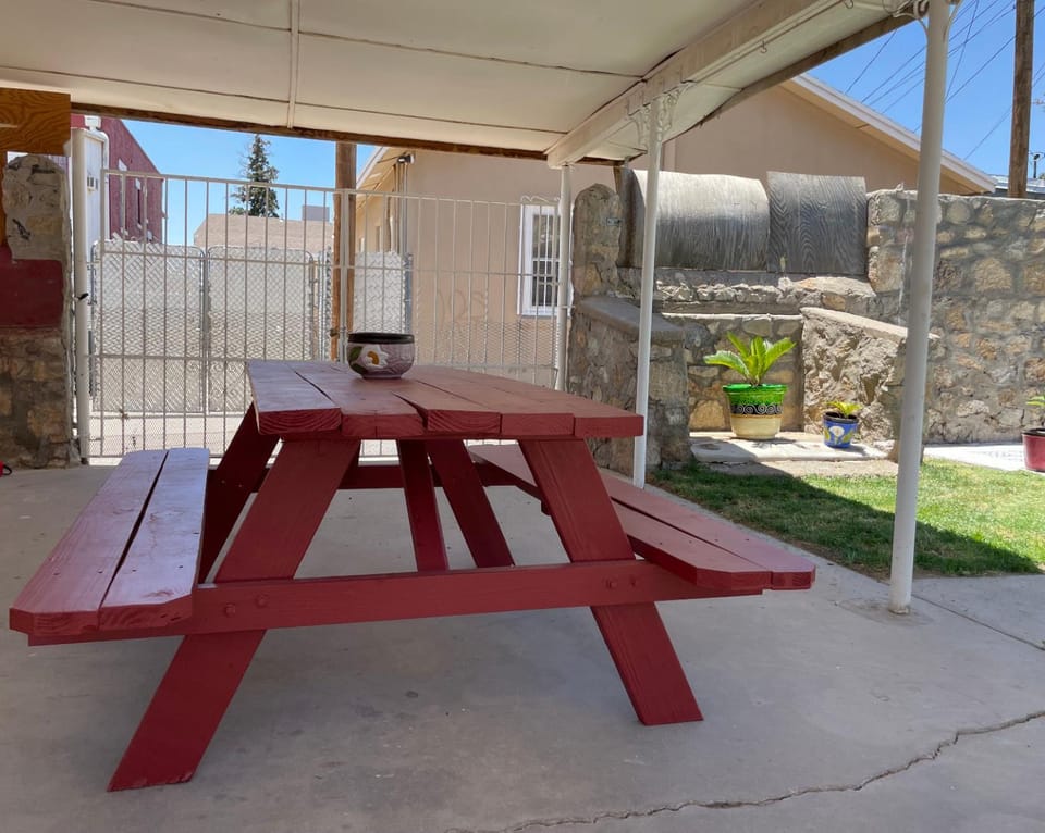 Stylish Basement Studio in Central El Paso - Very spacious Apartment in Ciudad Juarez