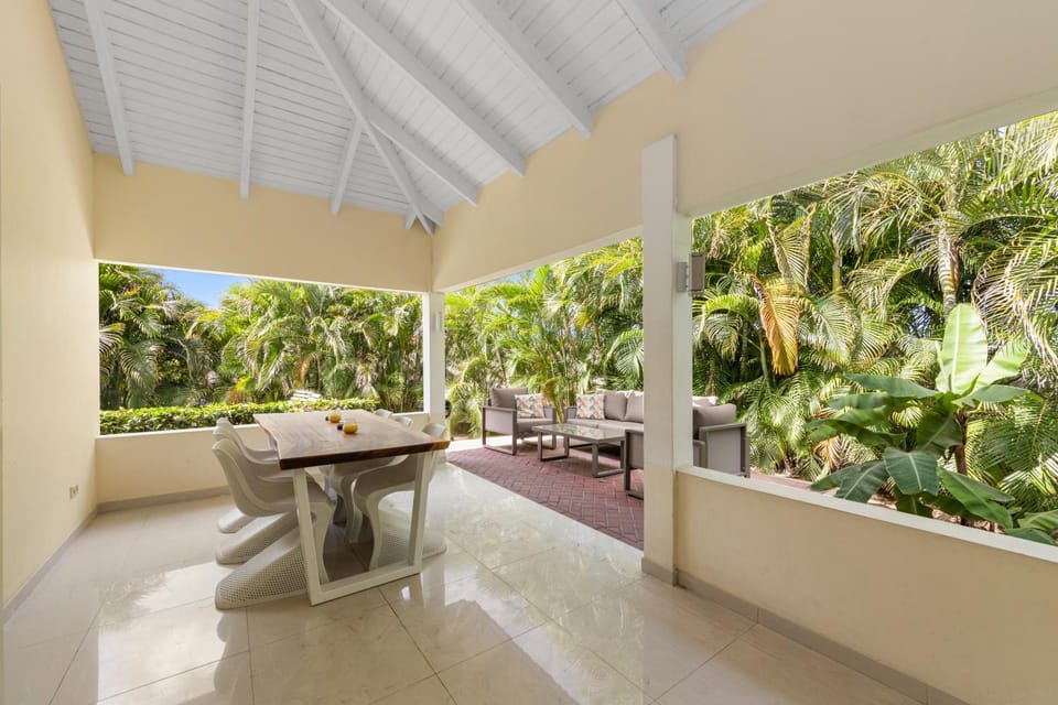 Garden, Balcony/Terrace, Living room, Seating area, Dining area, Garden view