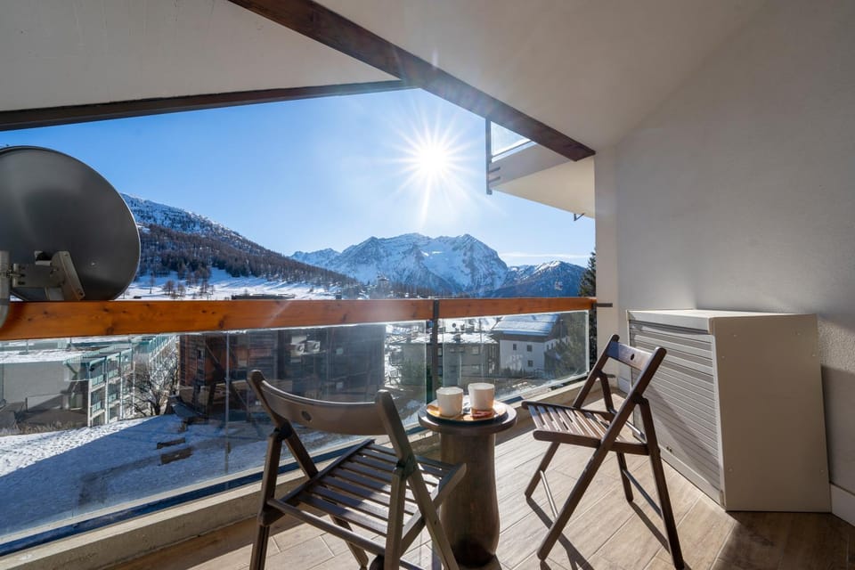 Balcony/Terrace, Mountain view