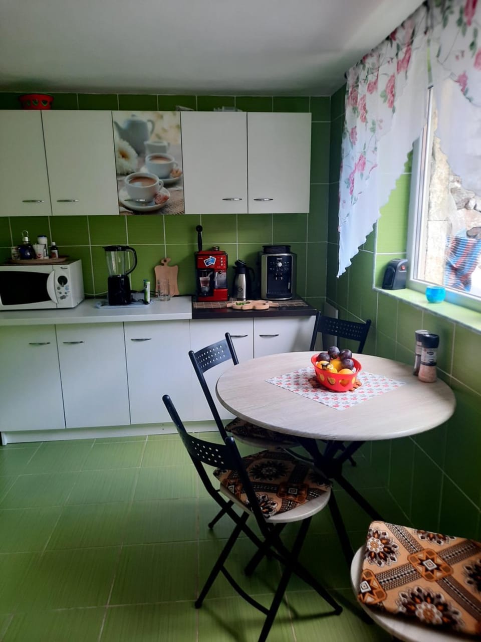 Kitchen or kitchenette, Dining area, Communal kitchen