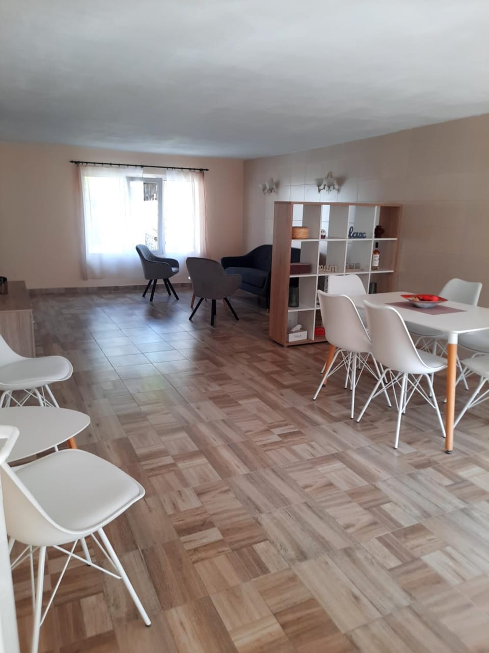 Living room, Lounge or bar, Seating area, Dining area