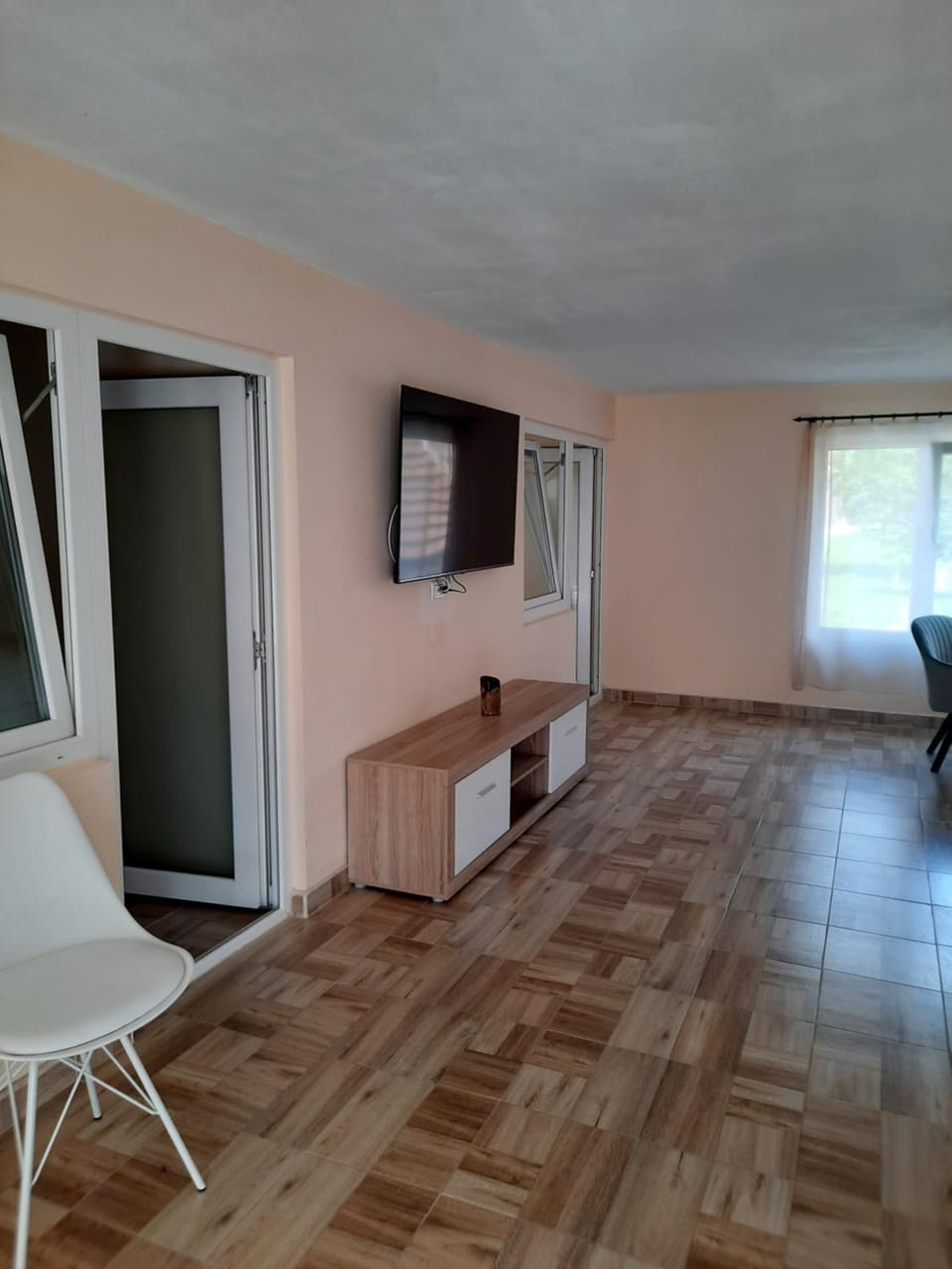 Communal lounge/ TV room, TV and multimedia, Living room, Seating area