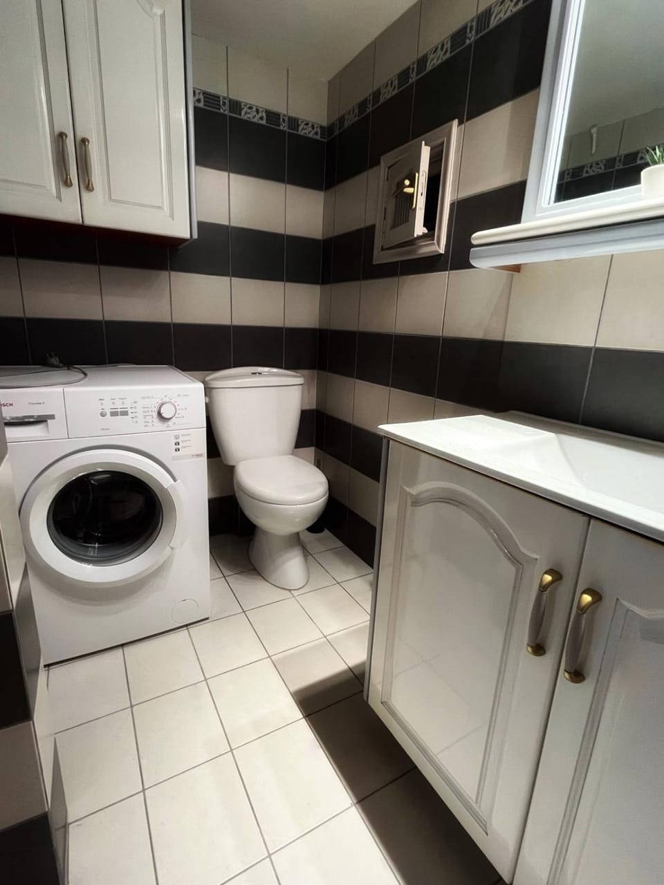 Hill House Near Athen's Airport Apartment in East Attica Regional Unit, Greece