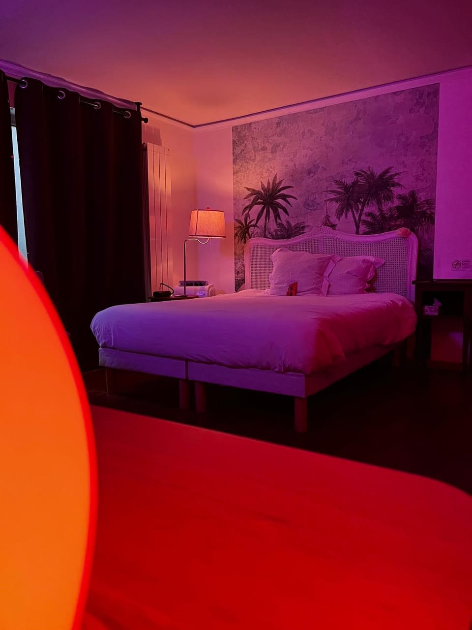 Jacuzzi LOVE Suite Climatisé Hotel in Paris