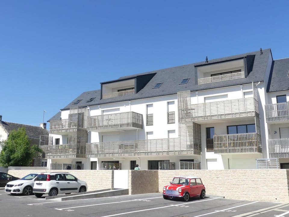 Property building, Facade/entrance, Off site